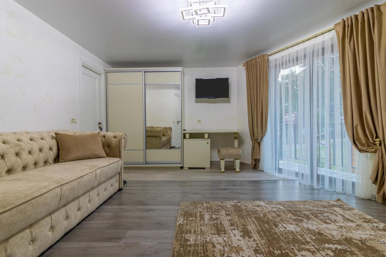 Guest House Turda Bukovel Bagian luar foto